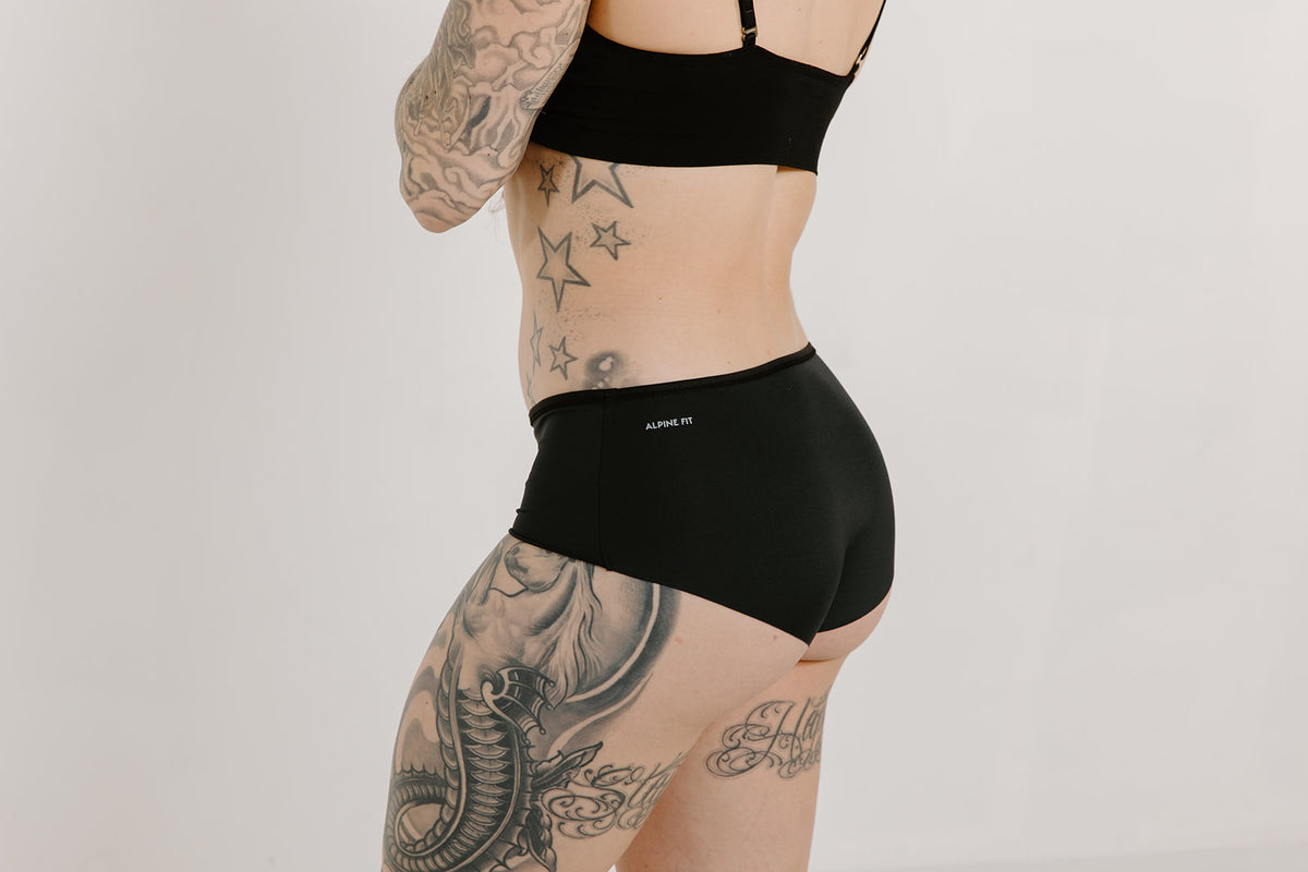 - Alpine fit athletic hipster obsidian cove black second model close up image