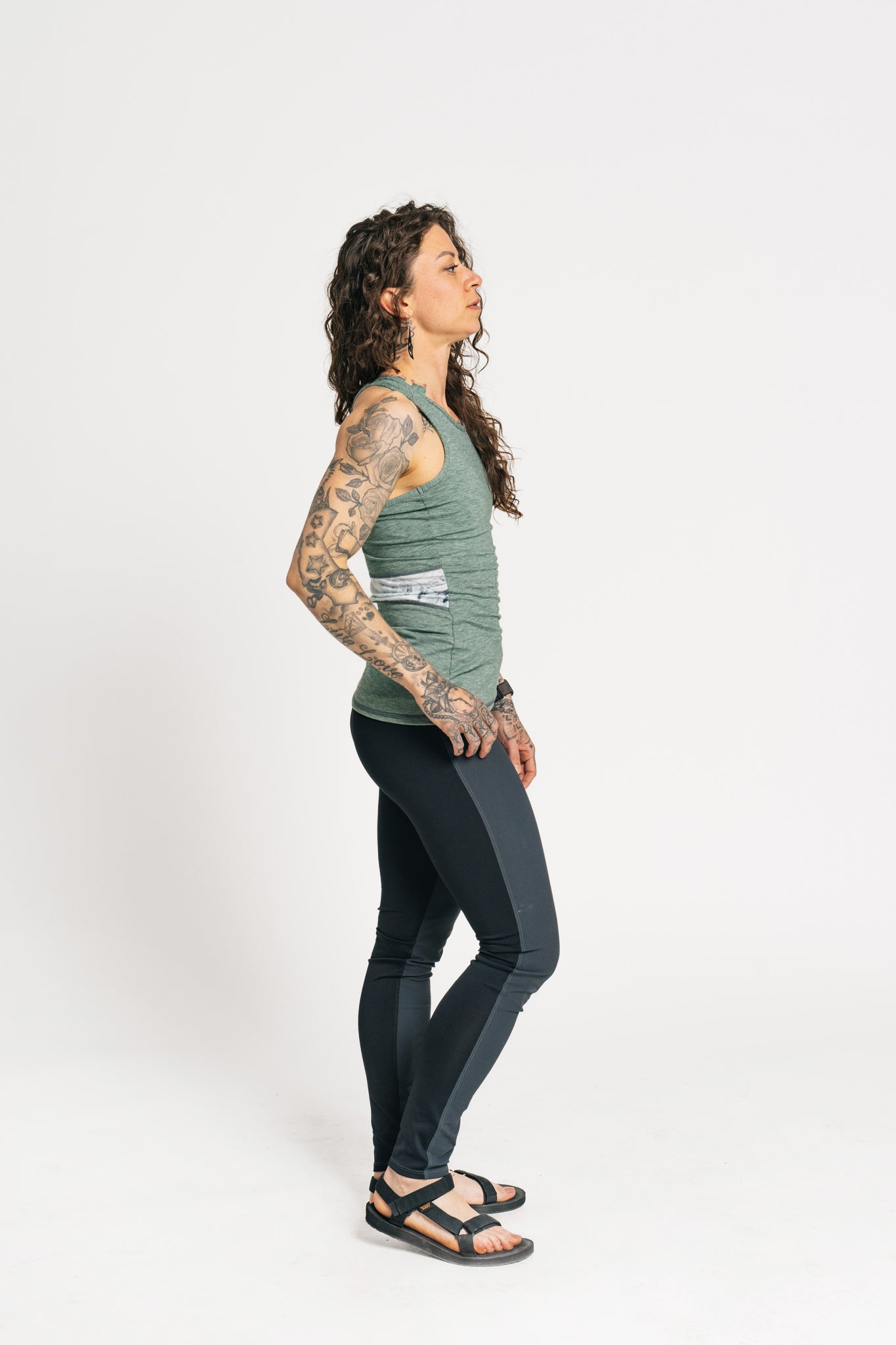 alpine fit hiking leggings on model with tattoo side view