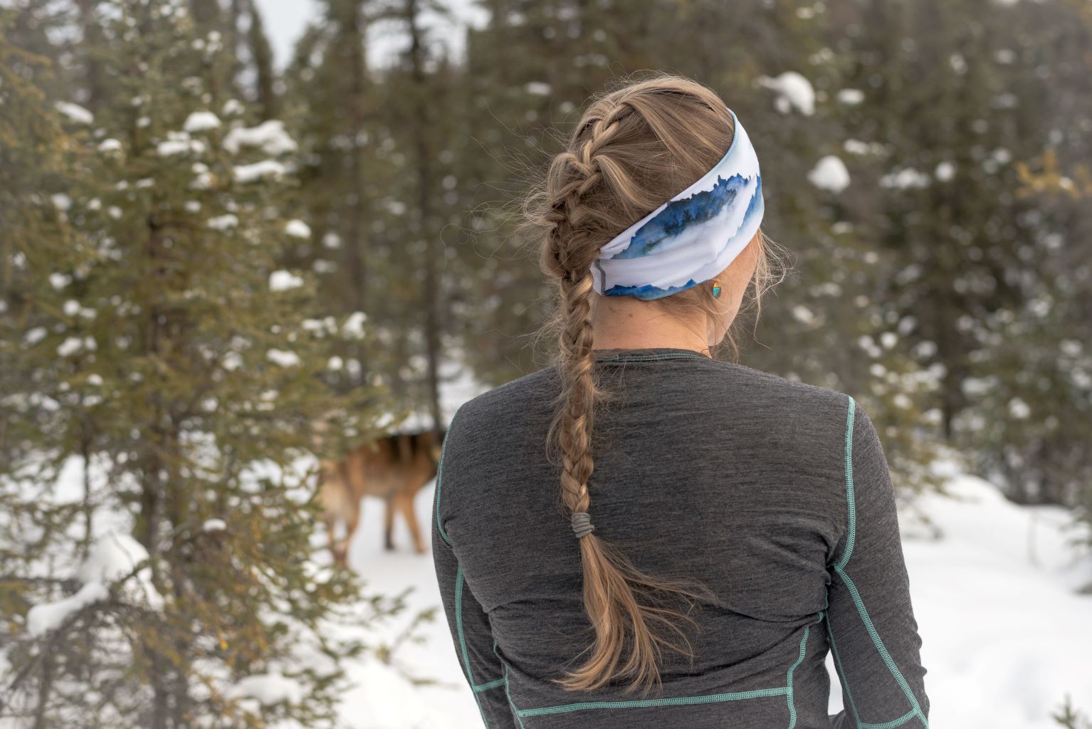 alpine fit headband on model outside back view